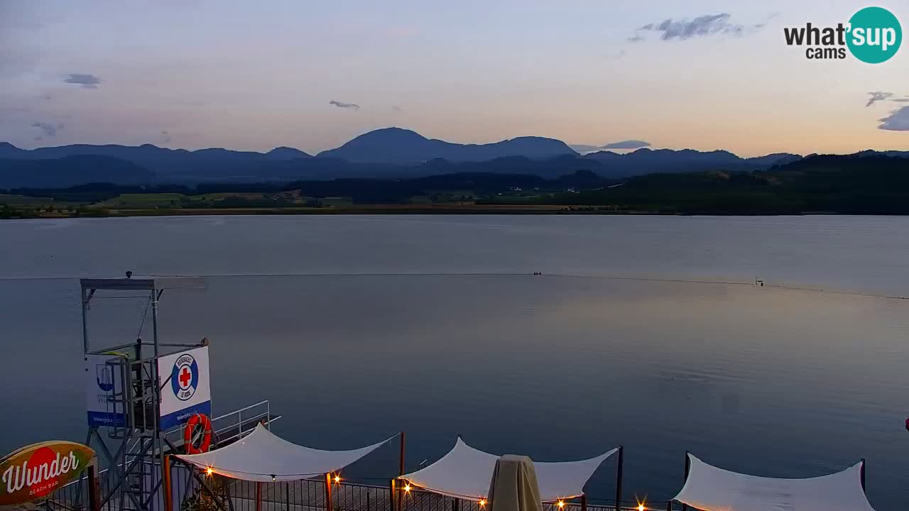Spletna kamera Velenjsko jezero – Pogled v živo z Velenjske plaže