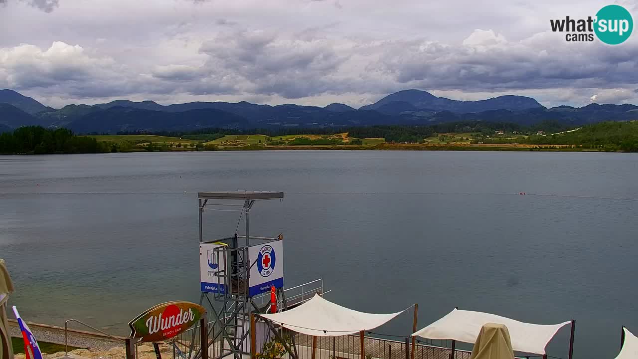 Spletna kamera Velenjsko jezero – Pogled v živo z Velenjske plaže