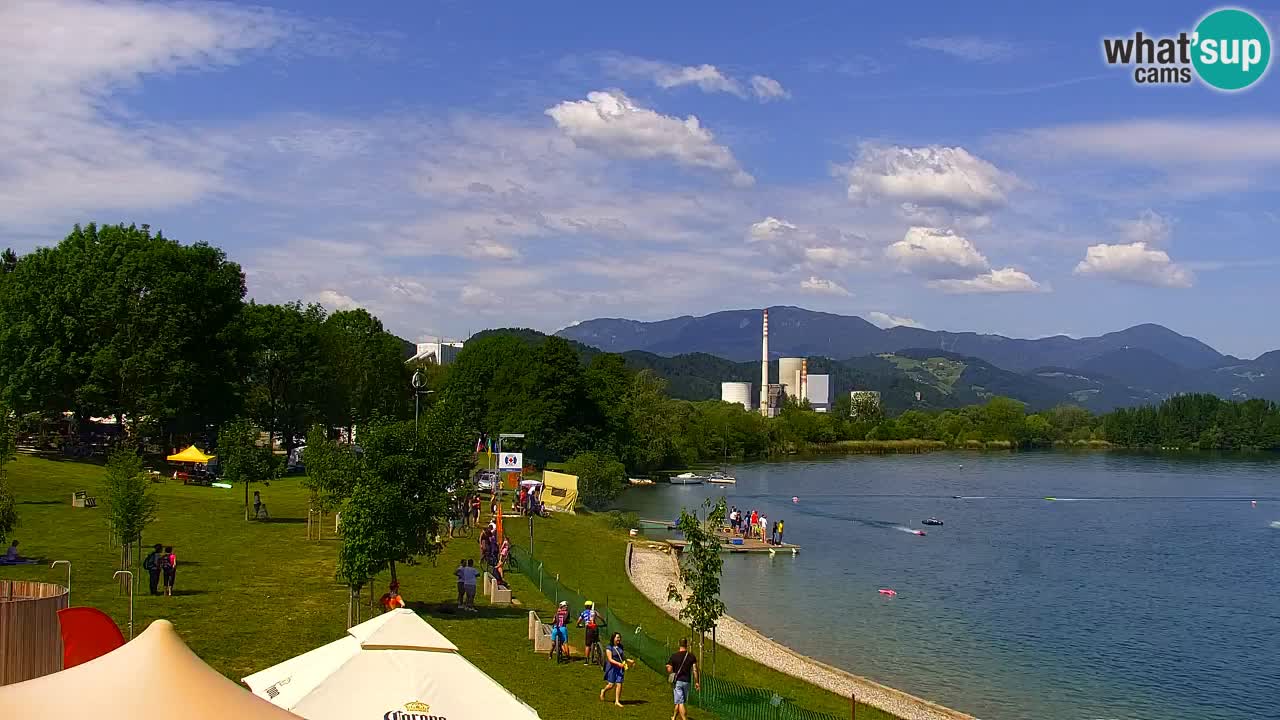 Spletna kamera Velenjsko jezero – Pogled v živo z Velenjske plaže