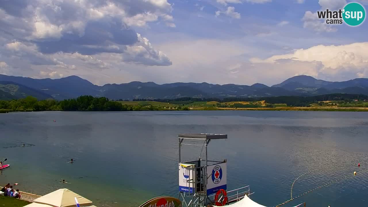 Spletna kamera Velenjsko jezero – Pogled v živo z Velenjske plaže