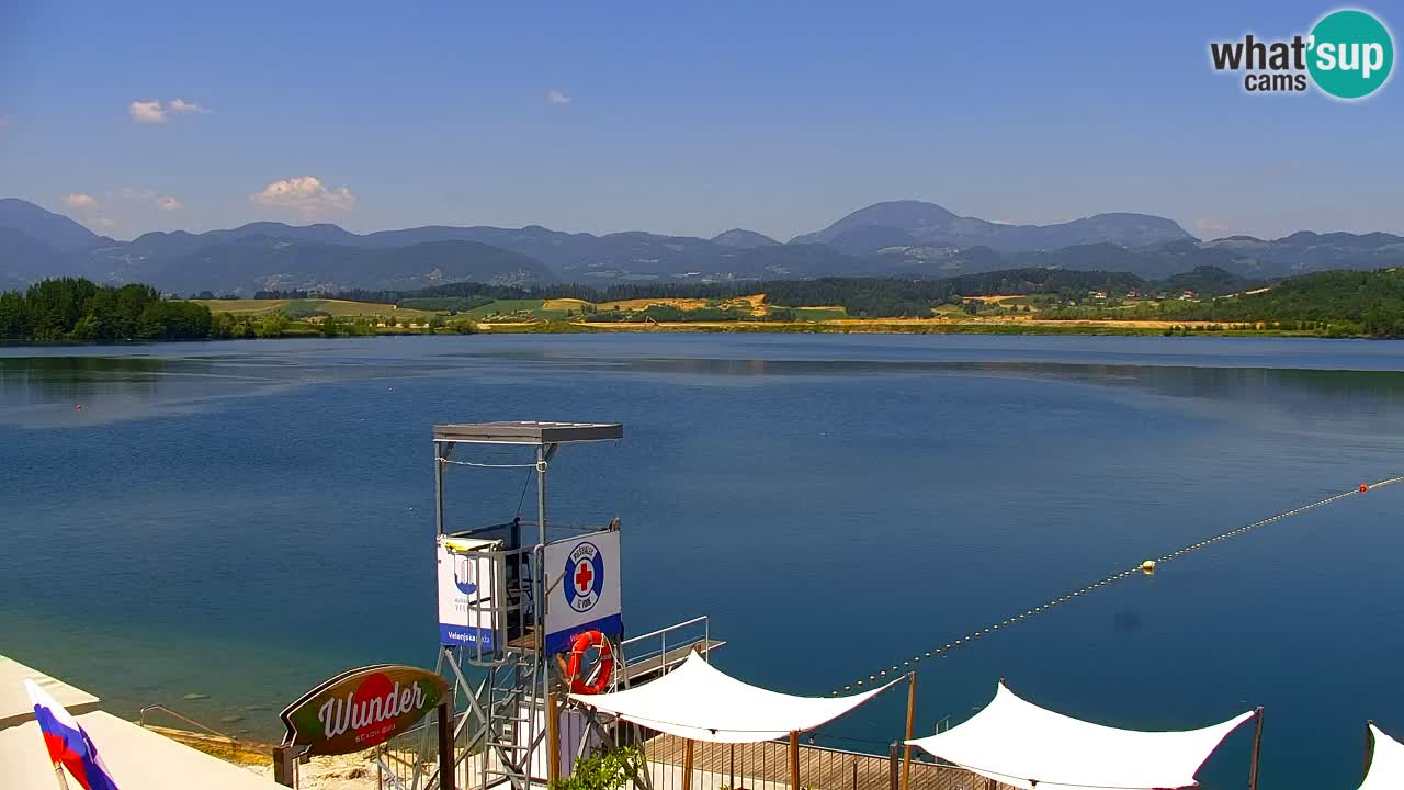 Spletna kamera Velenjsko jezero – Pogled v živo z Velenjske plaže