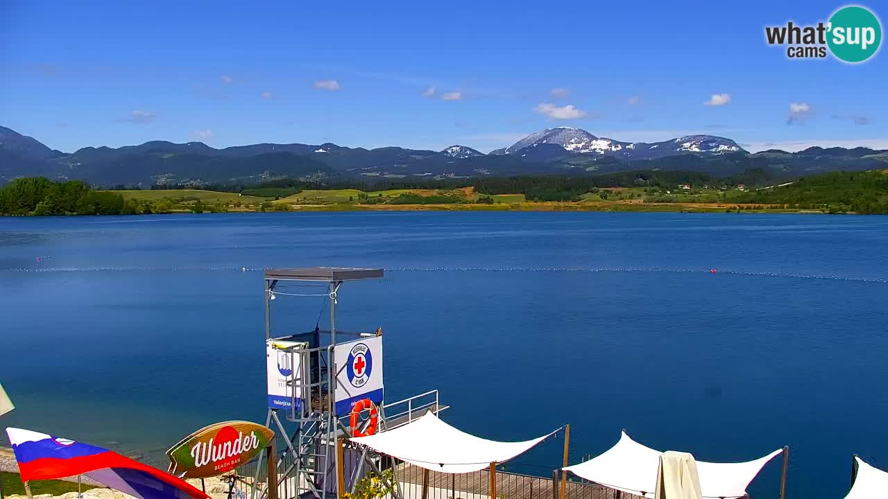 Spletna kamera Velenjsko jezero – Pogled v živo z Velenjske plaže