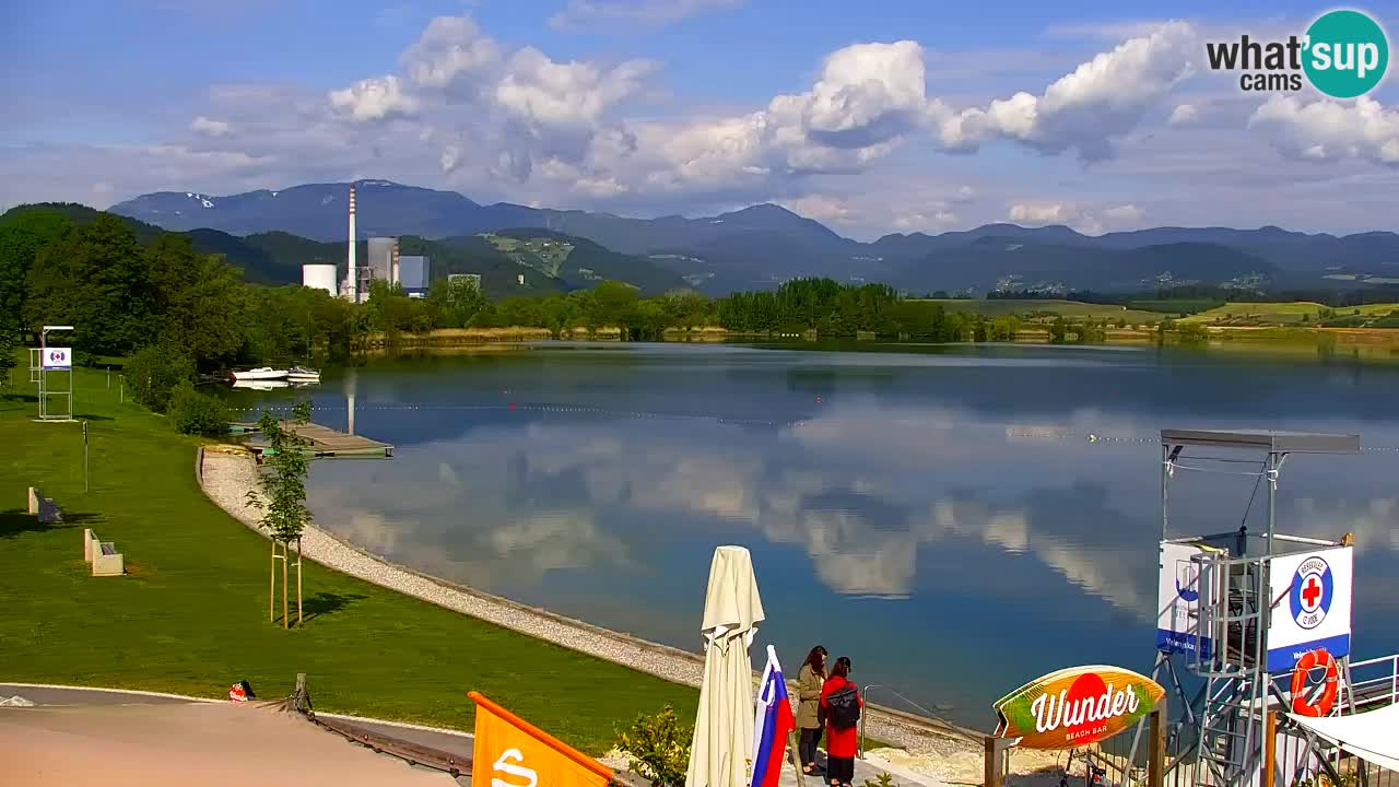 Spletna kamera Velenjsko jezero – Pogled v živo z Velenjske plaže