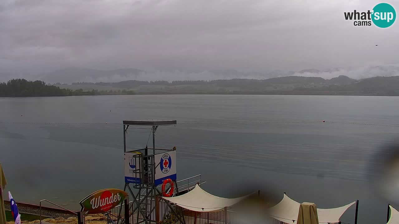 Spletna kamera Velenjsko jezero – Pogled v živo z Velenjske plaže