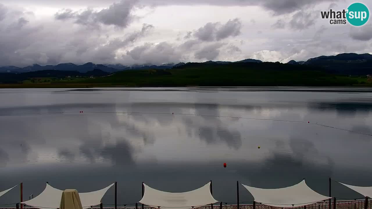 Spletna kamera Velenjsko jezero – Pogled v živo z Velenjske plaže