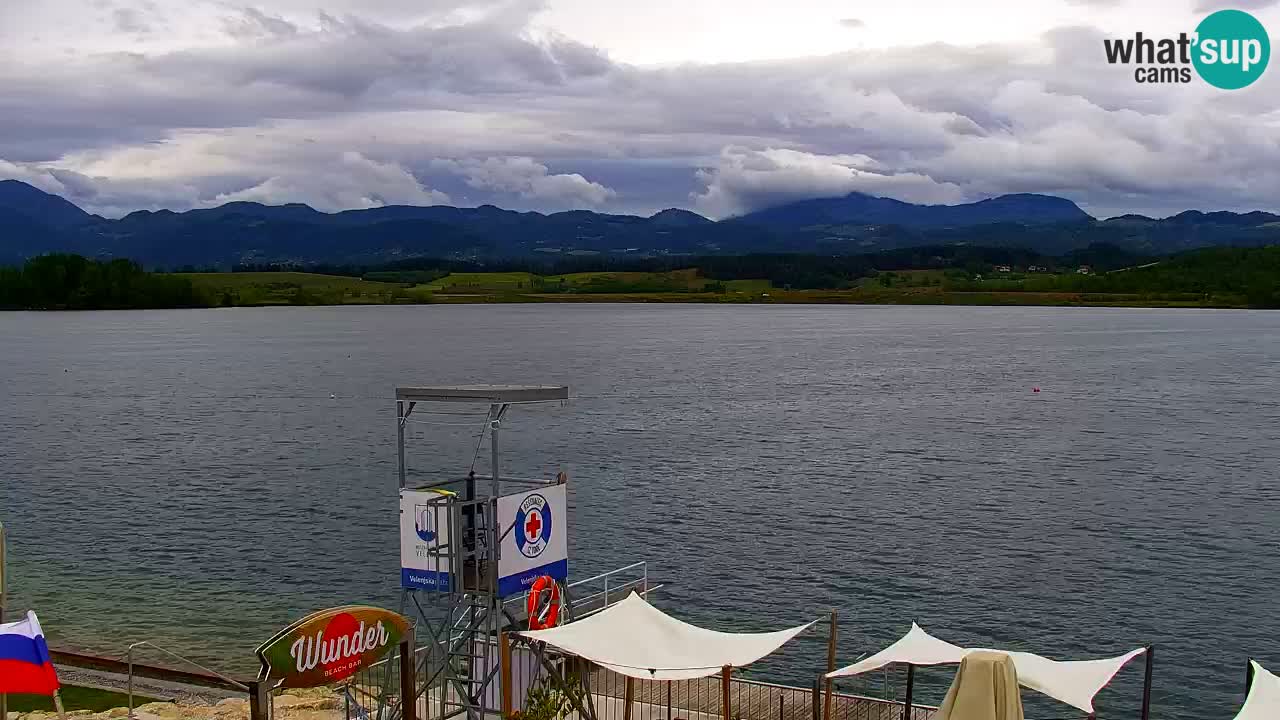 Spletna kamera Velenjsko jezero – Pogled v živo z Velenjske plaže