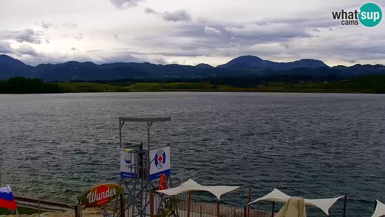 Spletna kamera Velenjsko jezero – Pogled v živo z Velenjske plaže
