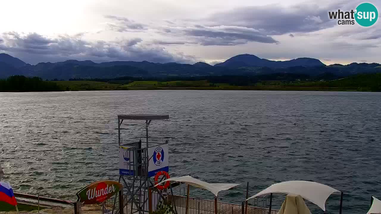 Spletna kamera Velenjsko jezero – Pogled v živo z Velenjske plaže
