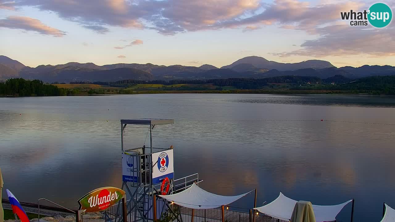 Spletna kamera Velenjsko jezero – Pogled v živo z Velenjske plaže