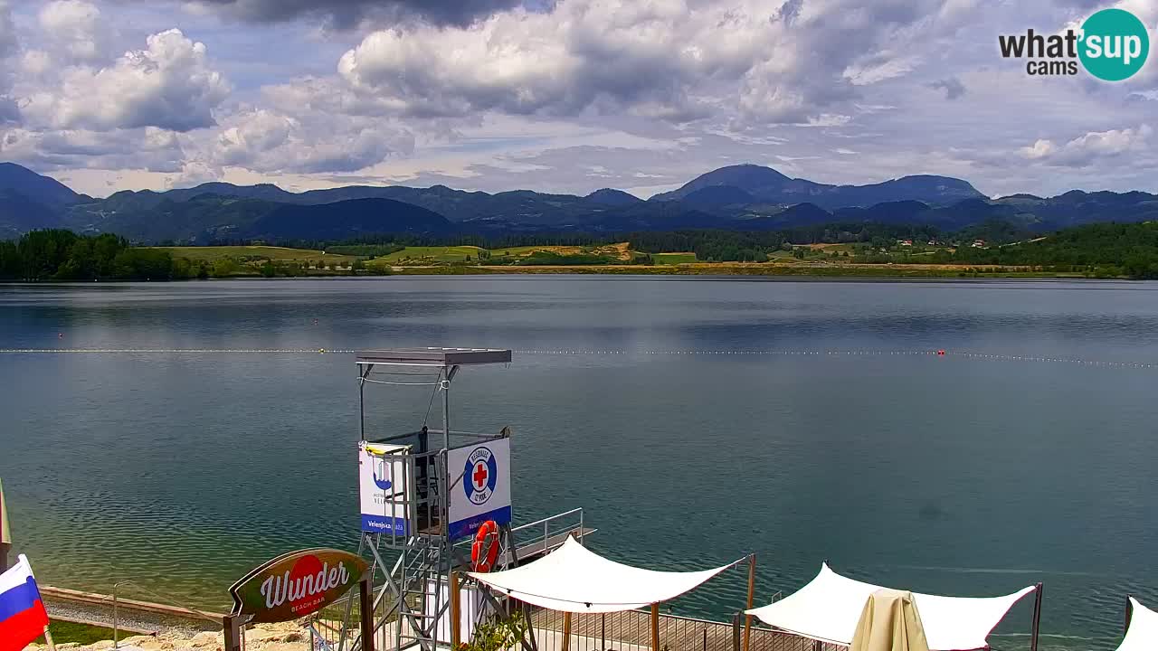 Spletna kamera Velenjsko jezero – Pogled v živo z Velenjske plaže