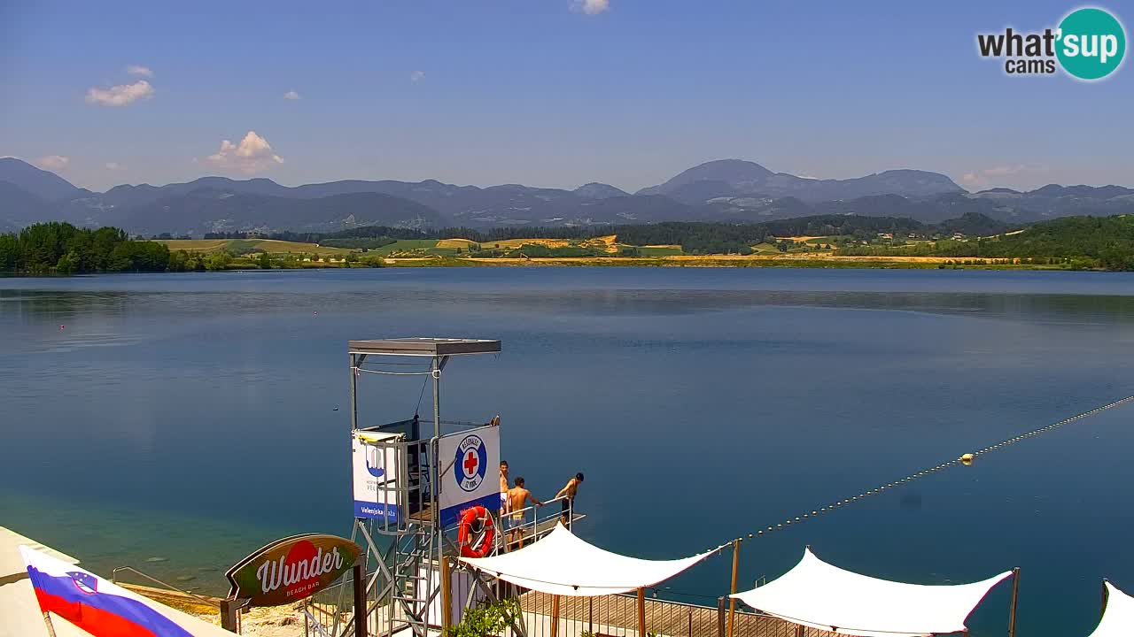 Spletna kamera Velenjsko jezero – Pogled v živo z Velenjske plaže
