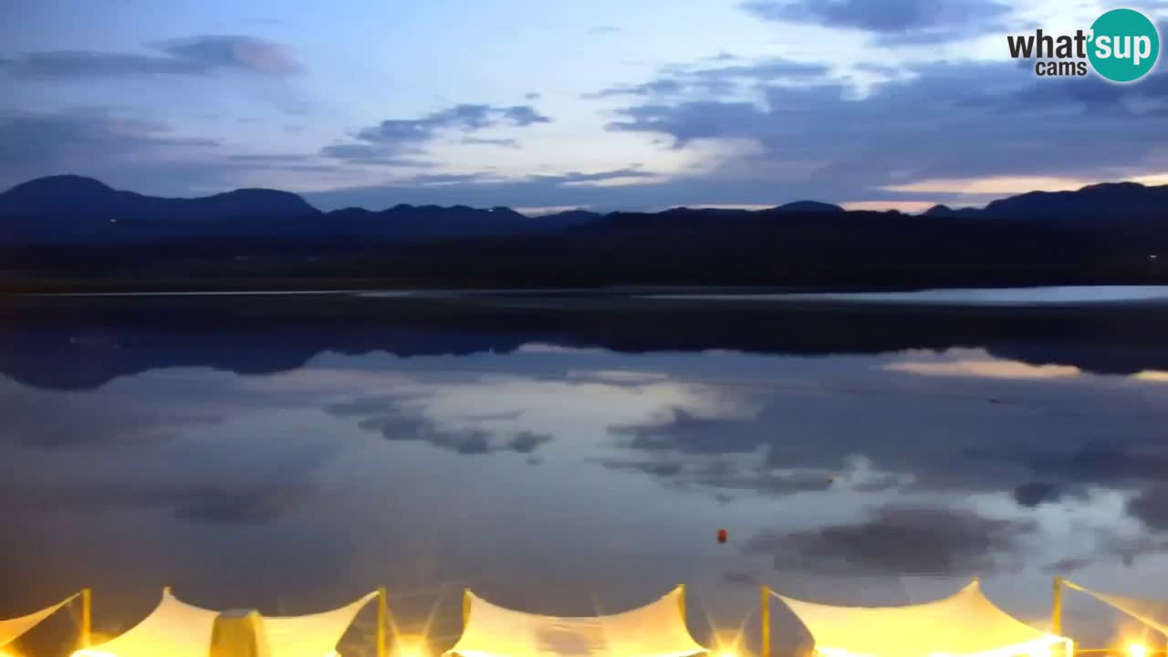 Spletna kamera Velenjsko jezero – Pogled v živo z Velenjske plaže