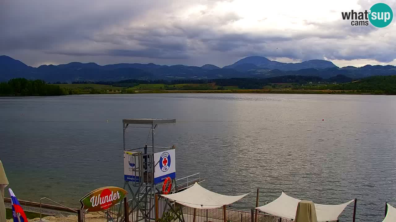 Spletna kamera Velenjsko jezero – Pogled v živo z Velenjske plaže