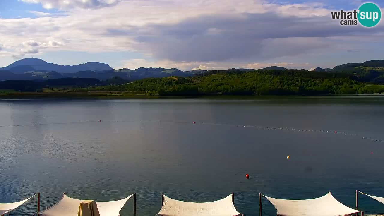 Spletna kamera Velenjsko jezero – Pogled v živo z Velenjske plaže