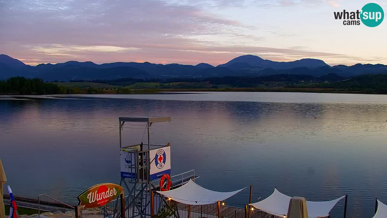 Spletna kamera Velenjsko jezero – Pogled v živo z Velenjske plaže