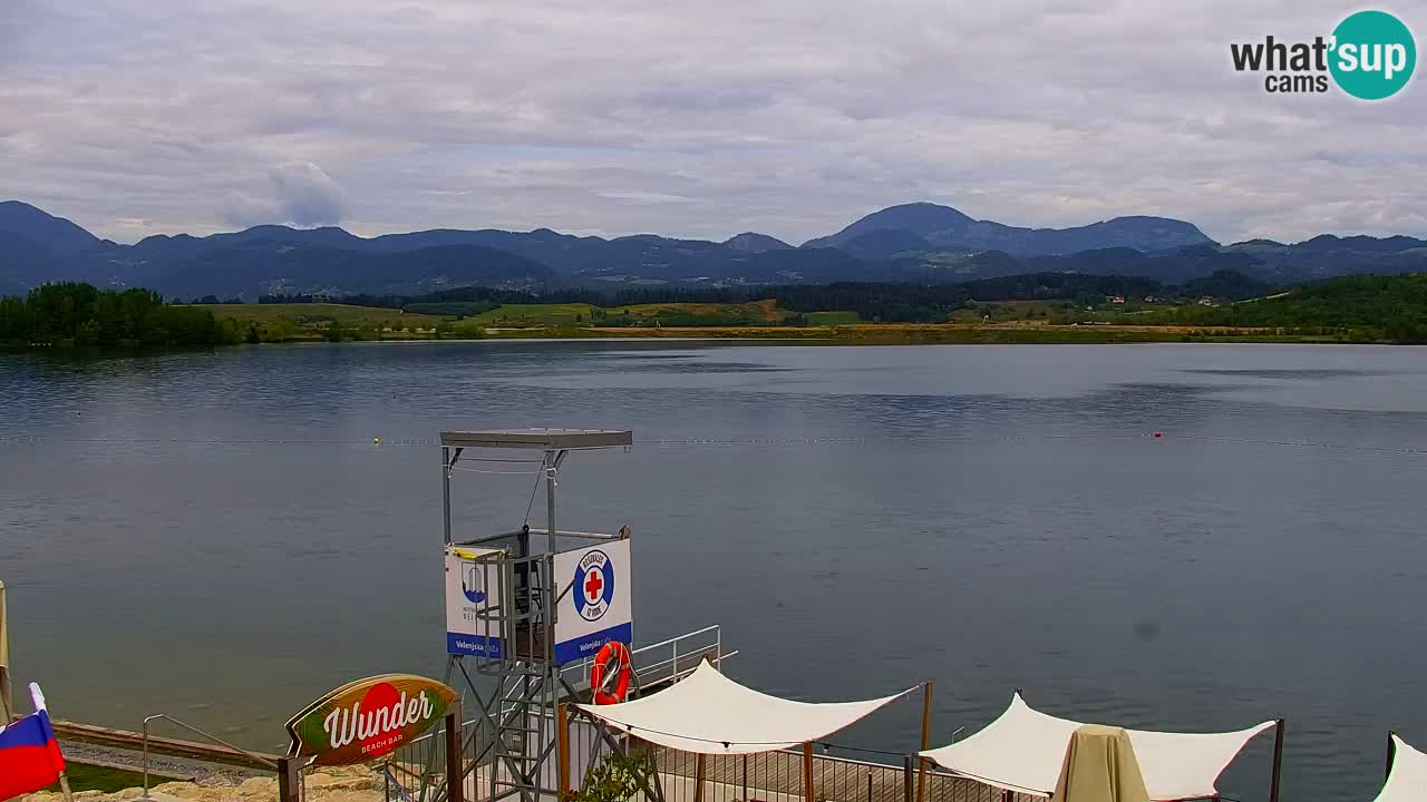 Spletna kamera Velenjsko jezero – Pogled v živo z Velenjske plaže