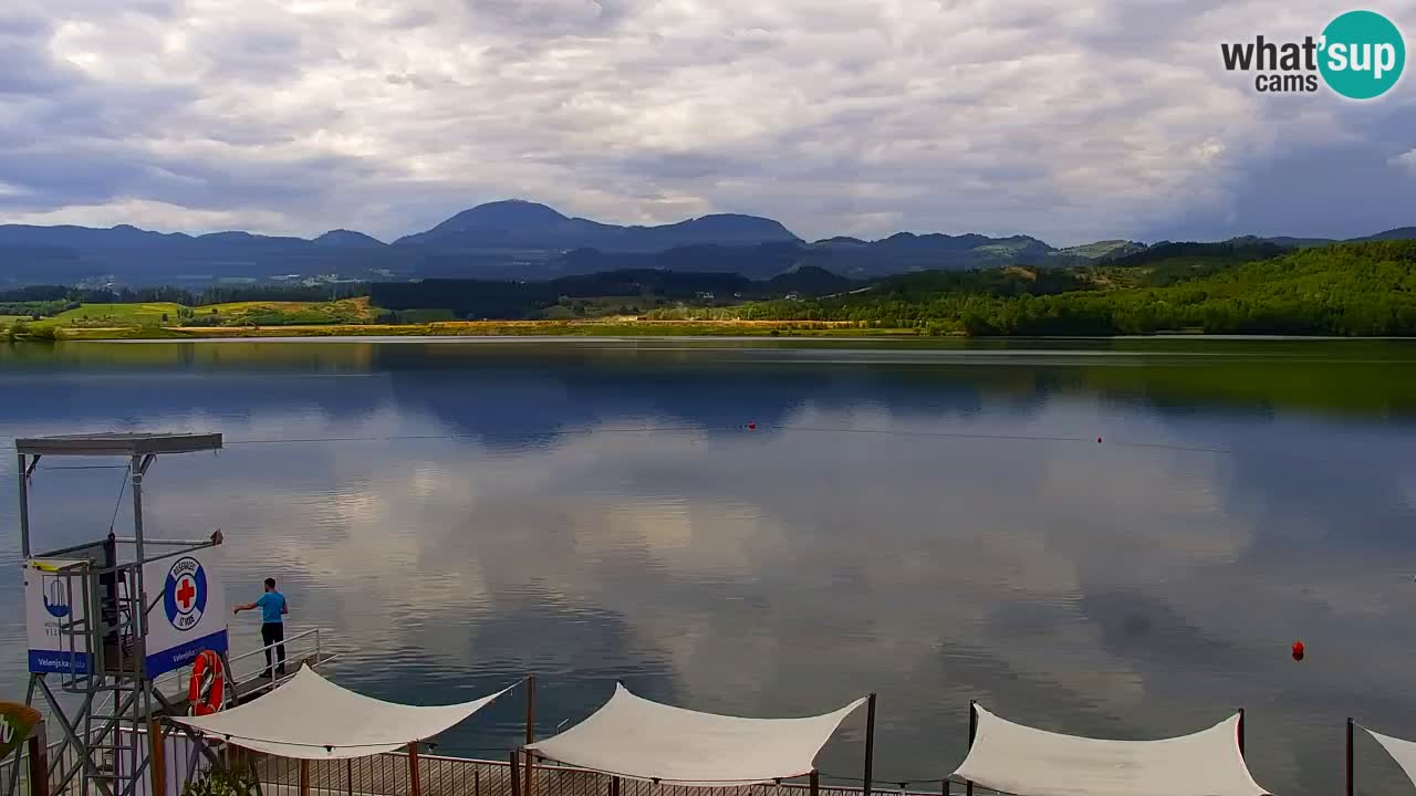 Spletna kamera Velenjsko jezero – Pogled v živo z Velenjske plaže