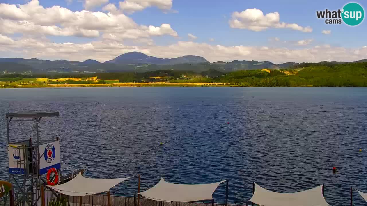 Spletna kamera Velenjsko jezero – Pogled v živo z Velenjske plaže
