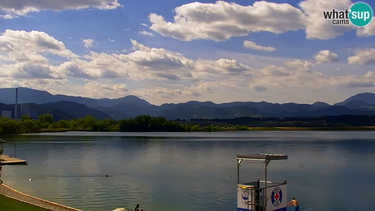 Spletna kamera Velenjsko jezero – Pogled v živo z Velenjske plaže