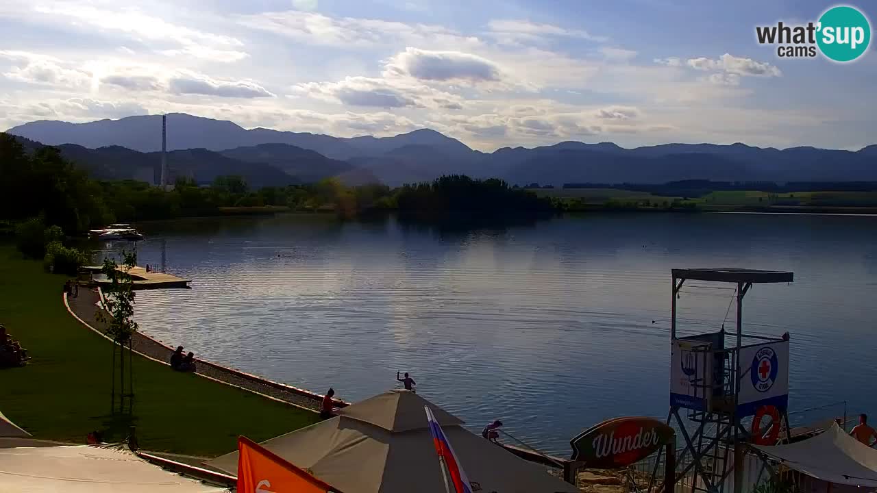 Spletna kamera Velenjsko jezero – Pogled v živo z Velenjske plaže