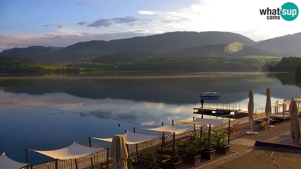 Spletna kamera Velenjsko jezero – Pogled v živo z Velenjske plaže