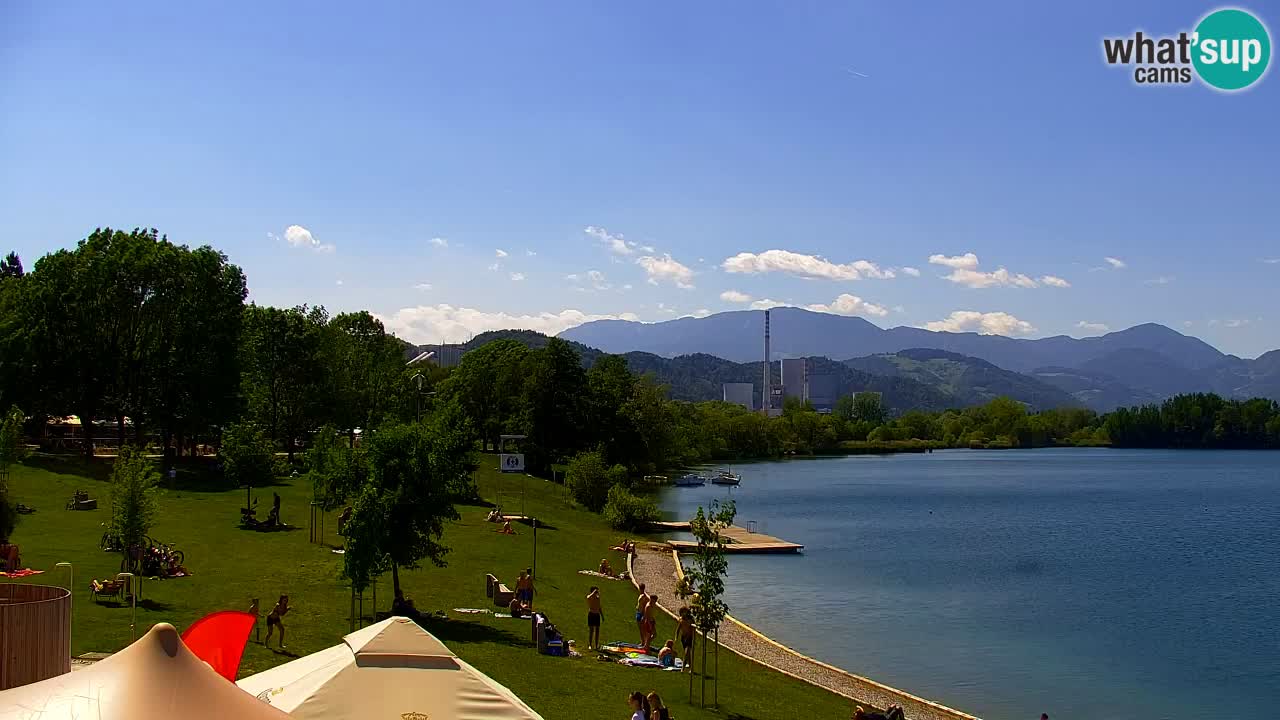 Spletna kamera Velenjsko jezero – Pogled v živo z Velenjske plaže