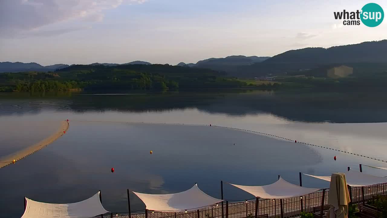 Spletna kamera Velenjsko jezero – Pogled v živo z Velenjske plaže
