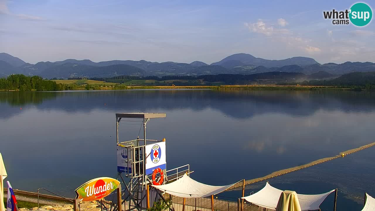 Spletna kamera Velenjsko jezero – Pogled v živo z Velenjske plaže