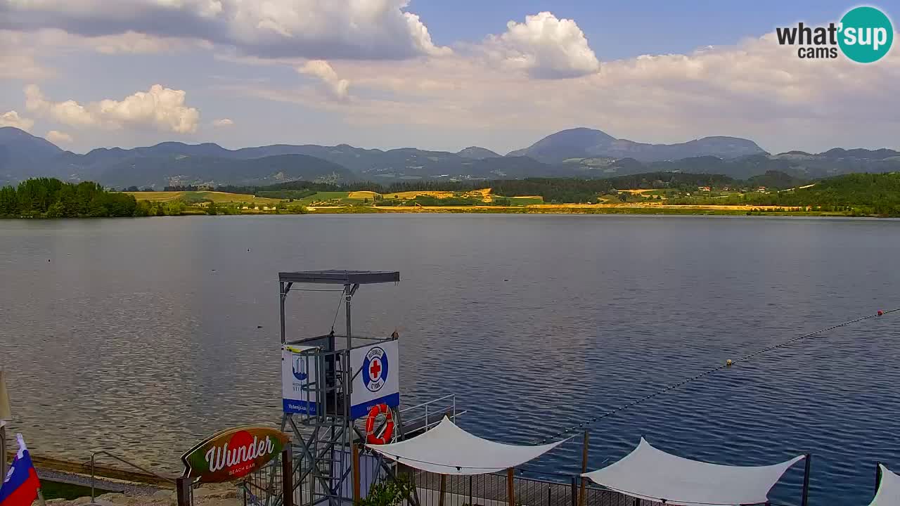 Spletna kamera Velenjsko jezero – Pogled v živo z Velenjske plaže