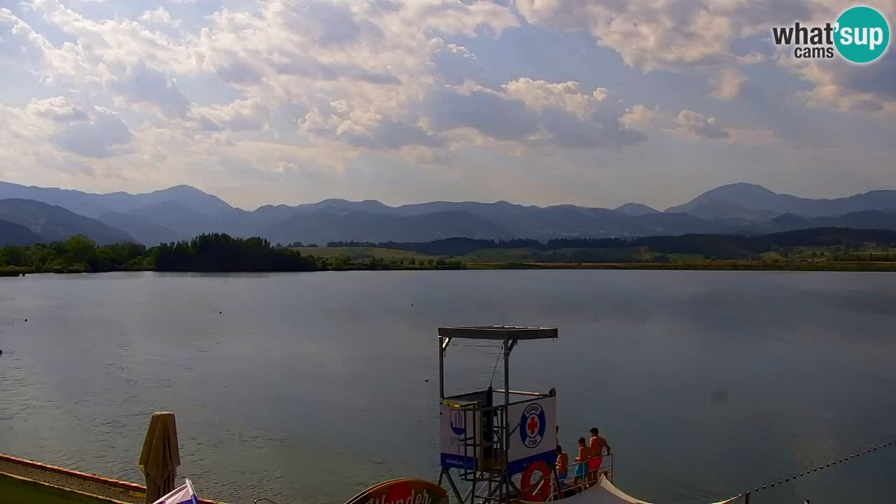 Spletna kamera Velenjsko jezero – Pogled v živo z Velenjske plaže