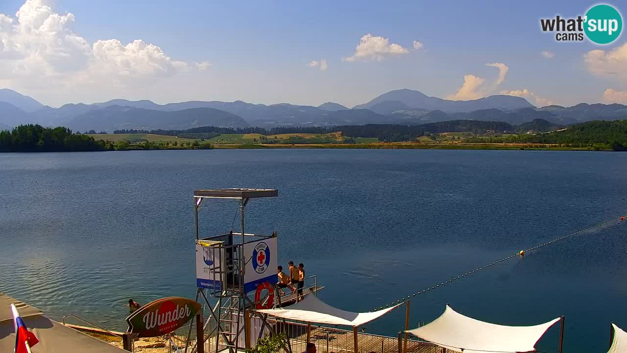Spletna kamera Velenjsko jezero – Pogled v živo z Velenjske plaže