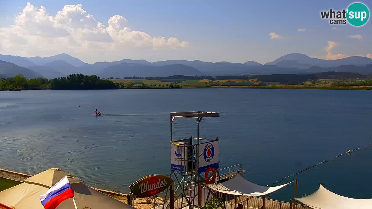 Spletna kamera Velenjsko jezero – Pogled v živo z Velenjske plaže