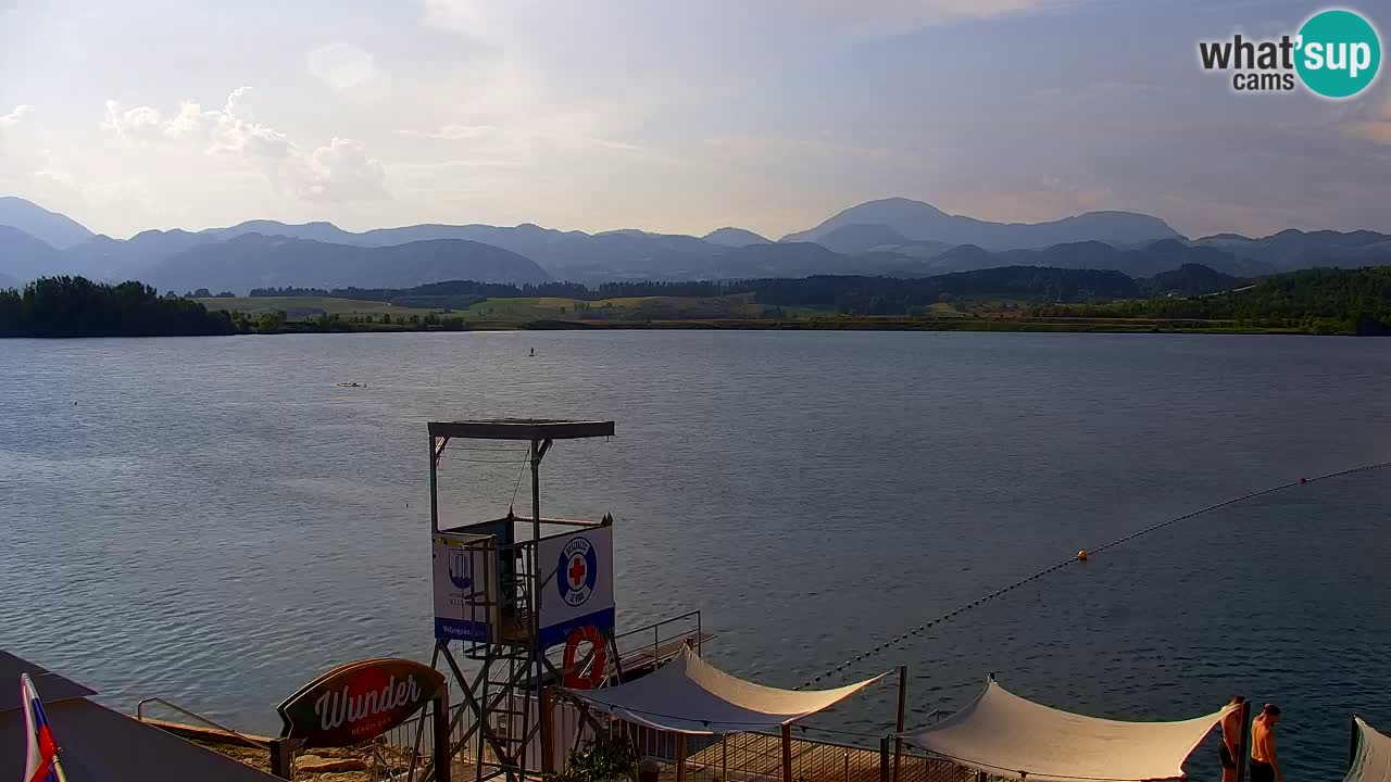 Spletna kamera Velenjsko jezero – Pogled v živo z Velenjske plaže