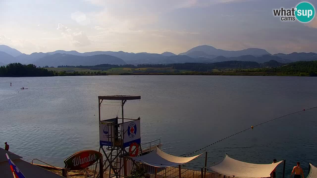 Spletna kamera Velenjsko jezero – Pogled v živo z Velenjske plaže