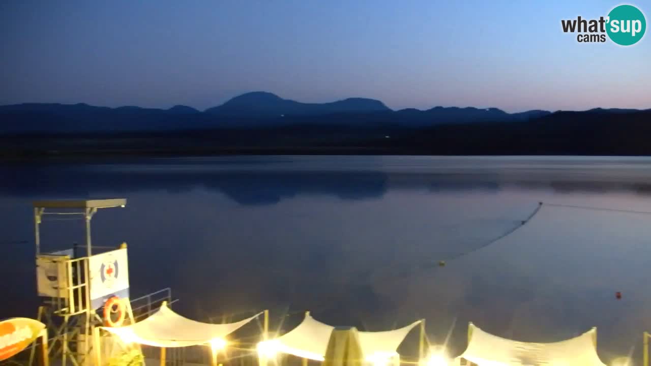 Spletna kamera Velenjsko jezero – Pogled v živo z Velenjske plaže