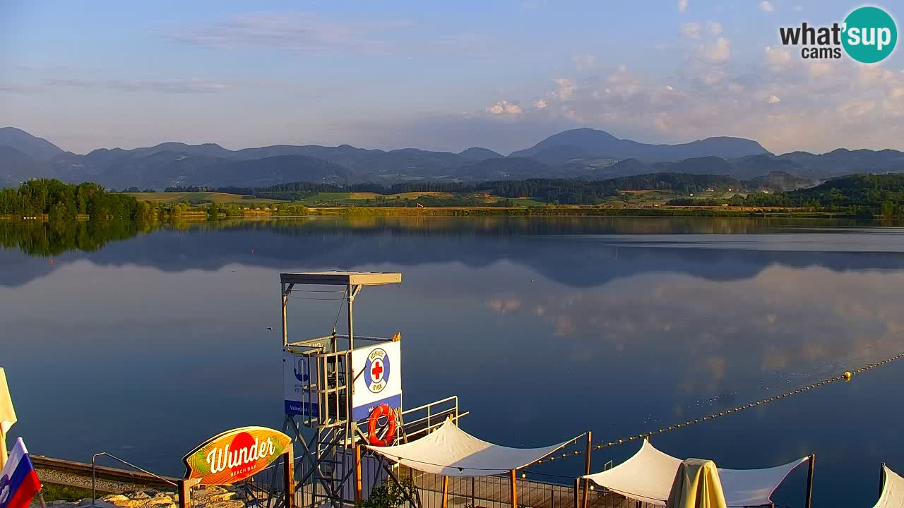 Spletna kamera Velenjsko jezero – Pogled v živo z Velenjske plaže