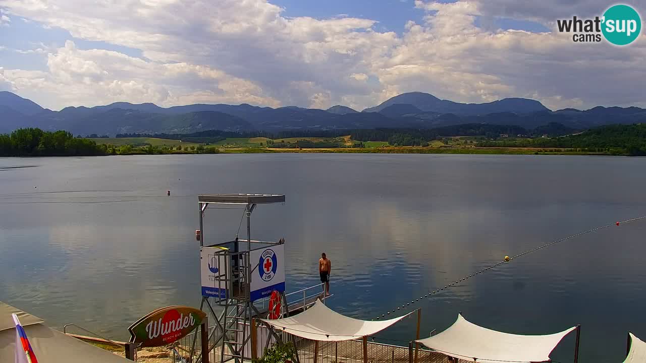 Spletna kamera Velenjsko jezero – Pogled v živo z Velenjske plaže