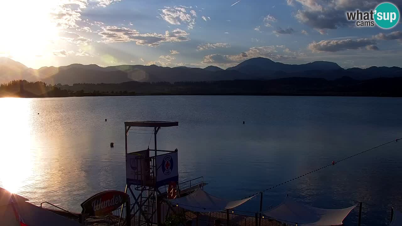 Spletna kamera Velenjsko jezero – Pogled v živo z Velenjske plaže