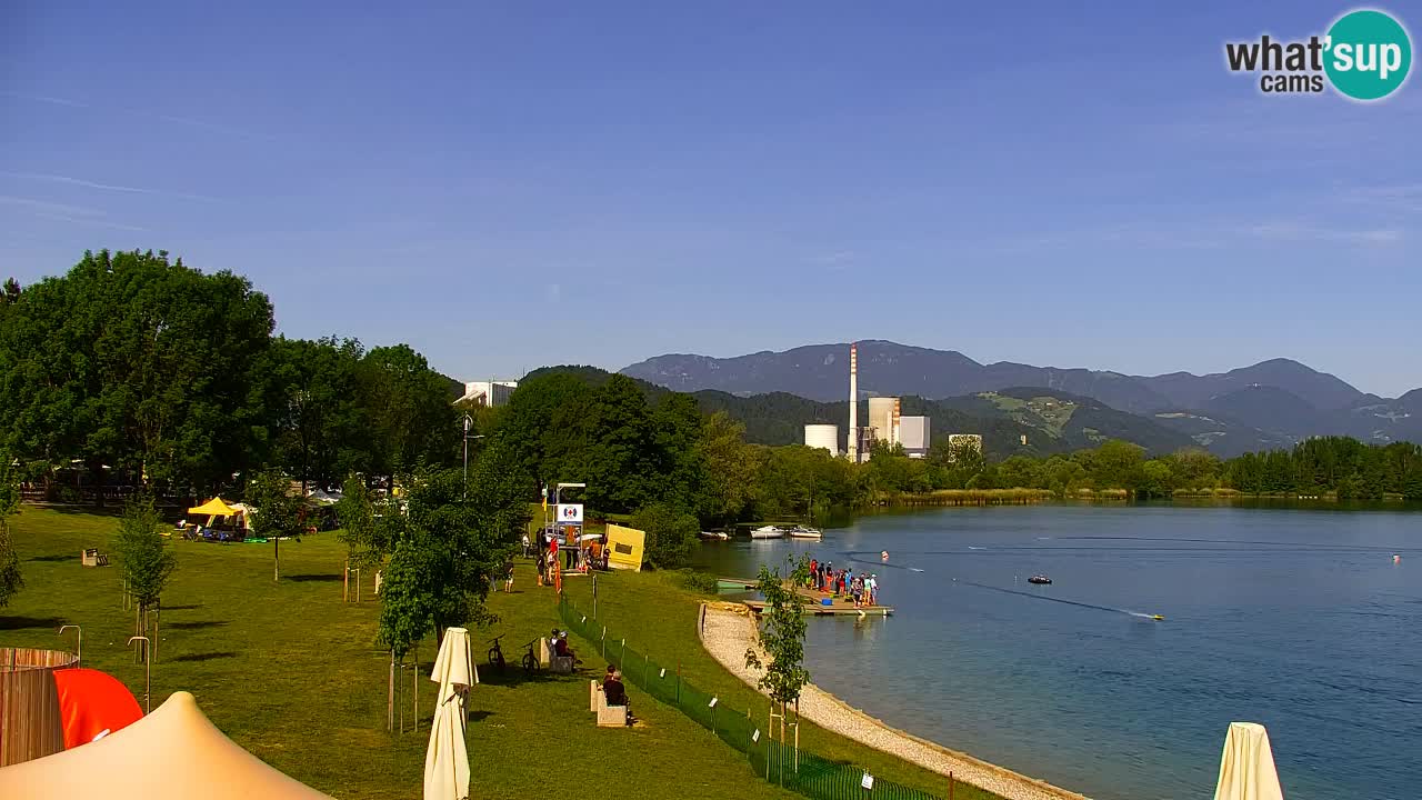 Spletna kamera Velenjsko jezero – Pogled v živo z Velenjske plaže