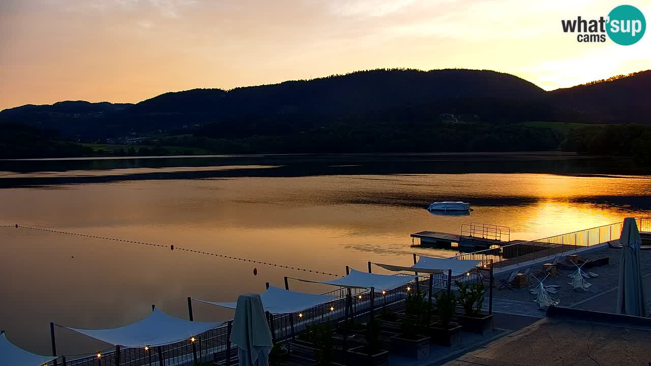 Spletna kamera Velenjsko jezero – Pogled v živo z Velenjske plaže