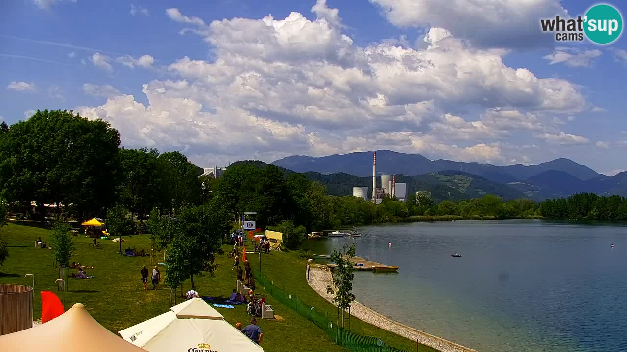 Spletna kamera Velenjsko jezero – Pogled v živo z Velenjske plaže