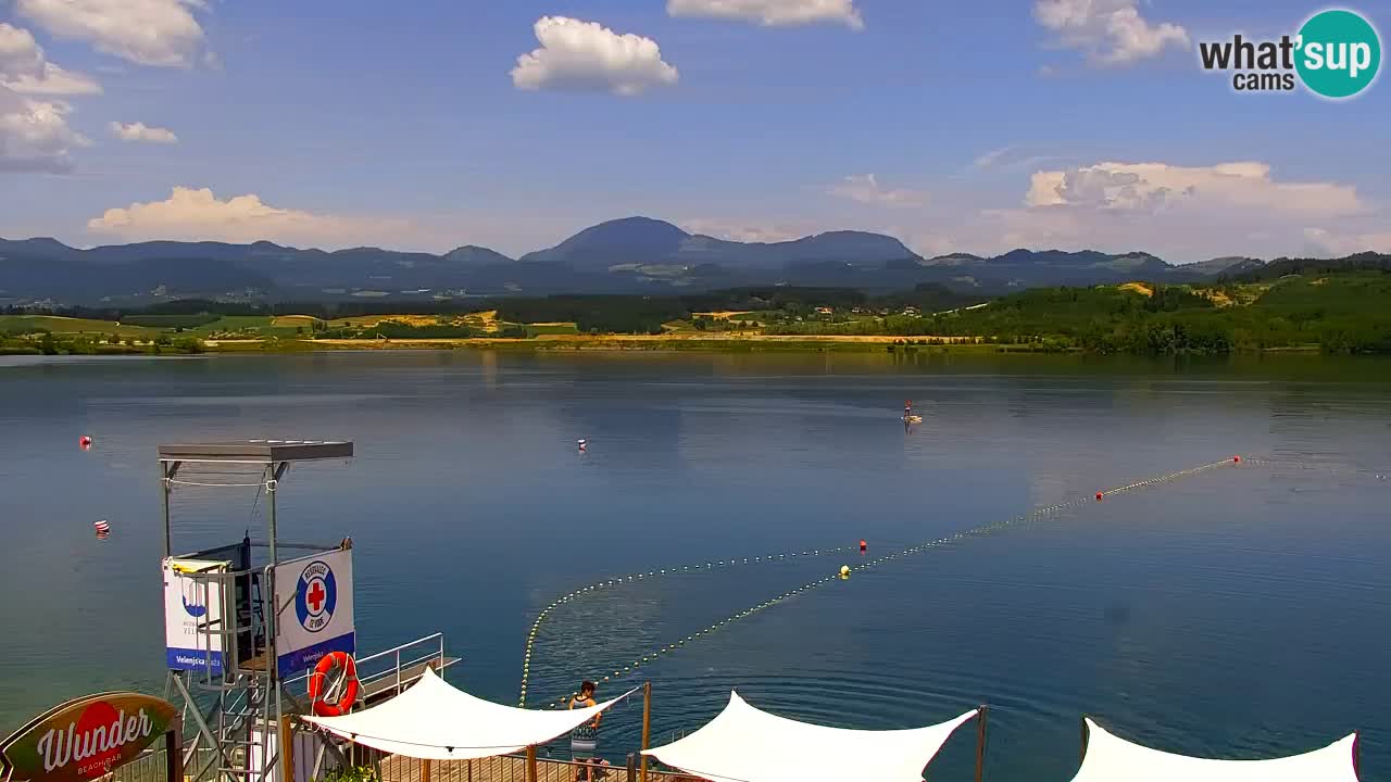 Spletna kamera Velenjsko jezero – Pogled v živo z Velenjske plaže