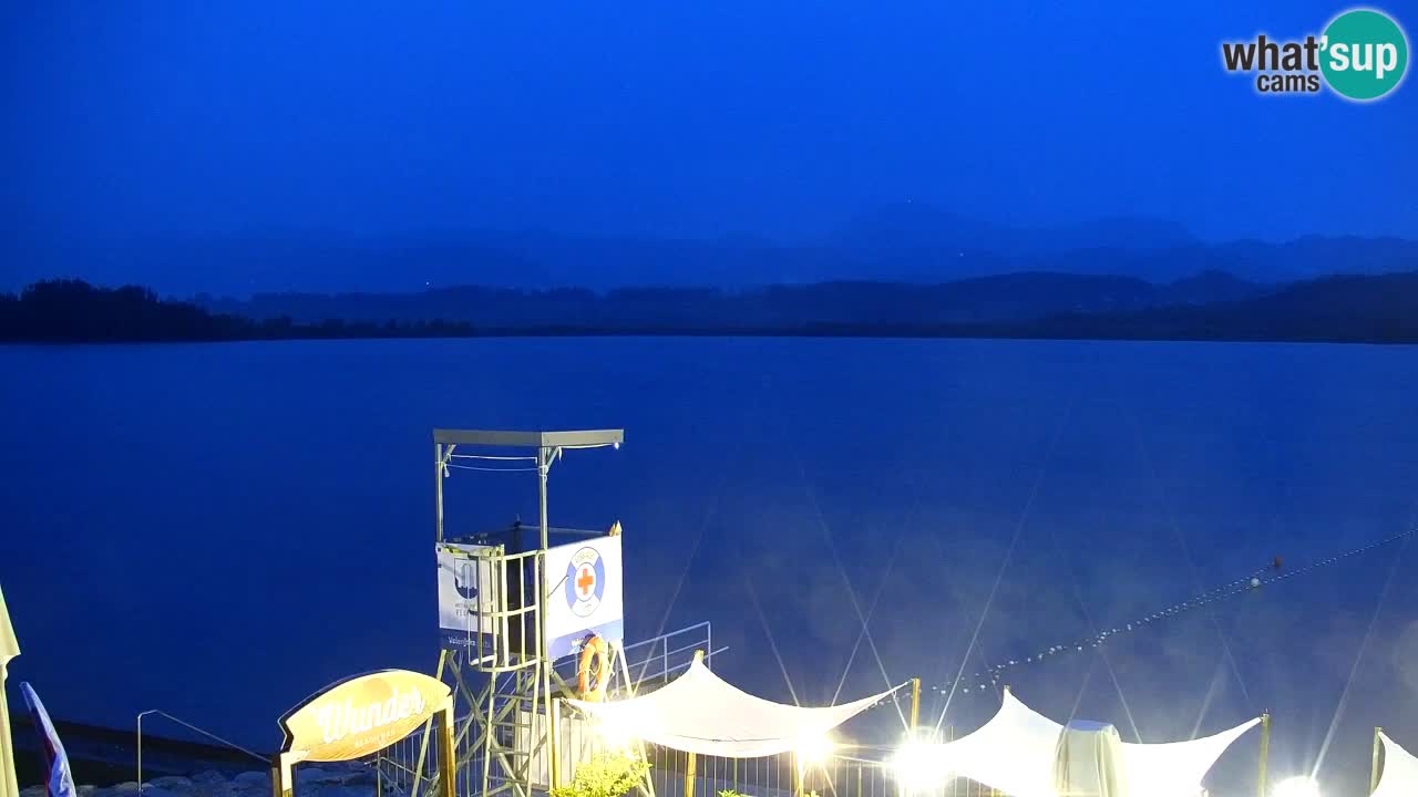 Spletna kamera Velenjsko jezero – Pogled v živo z Velenjske plaže