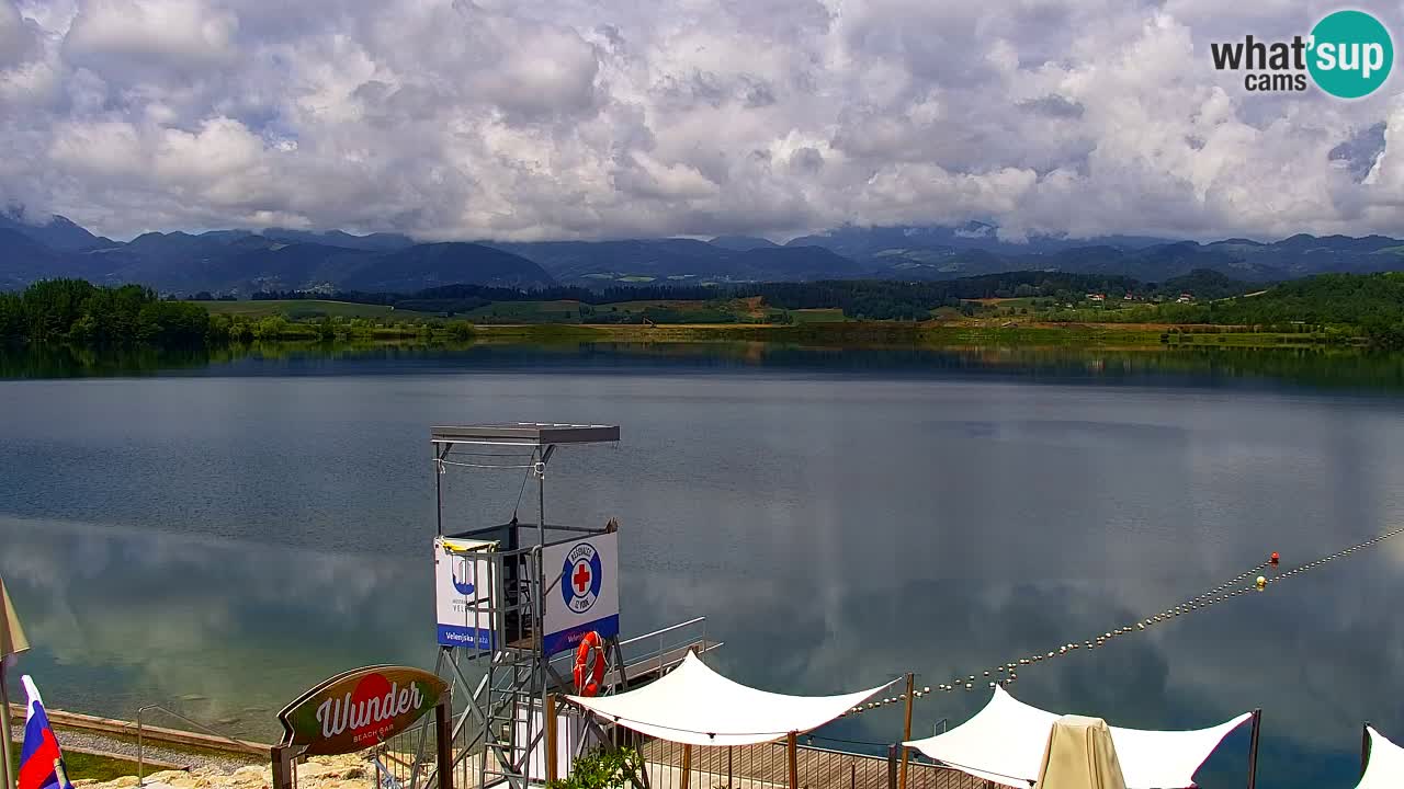 Spletna kamera Velenjsko jezero – Pogled v živo z Velenjske plaže