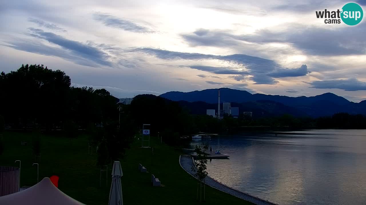 Spletna kamera Velenjsko jezero – Pogled v živo z Velenjske plaže