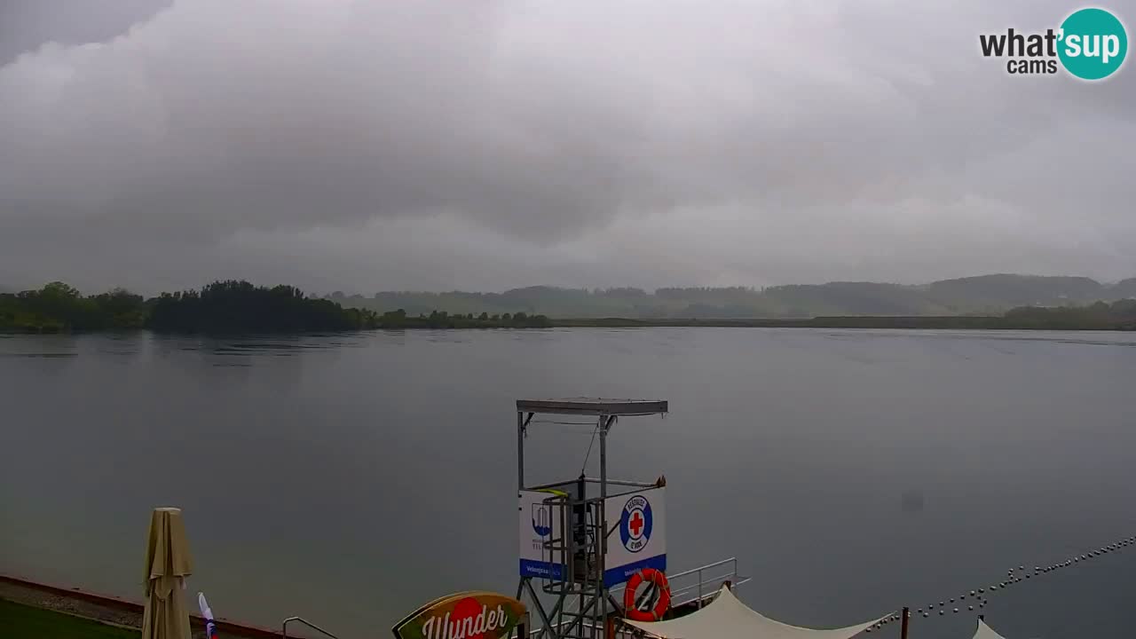 Spletna kamera Velenjsko jezero – Pogled v živo z Velenjske plaže