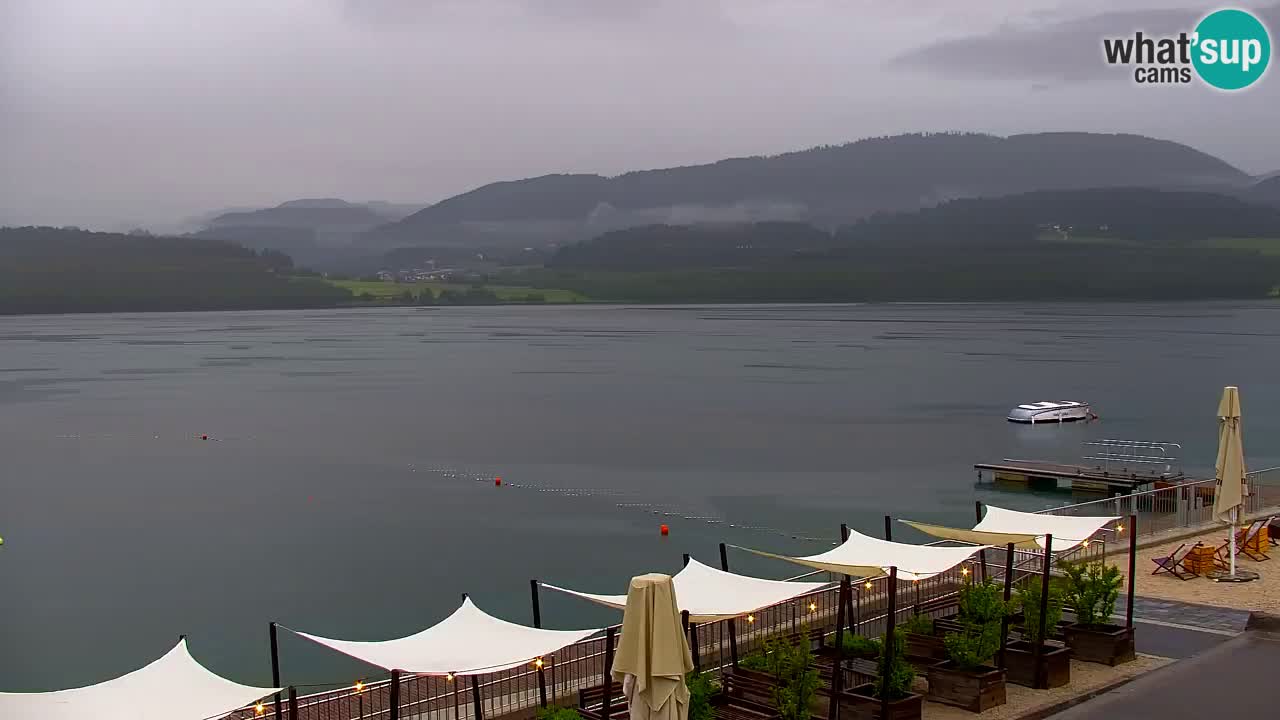 Spletna kamera Velenjsko jezero – Pogled v živo z Velenjske plaže