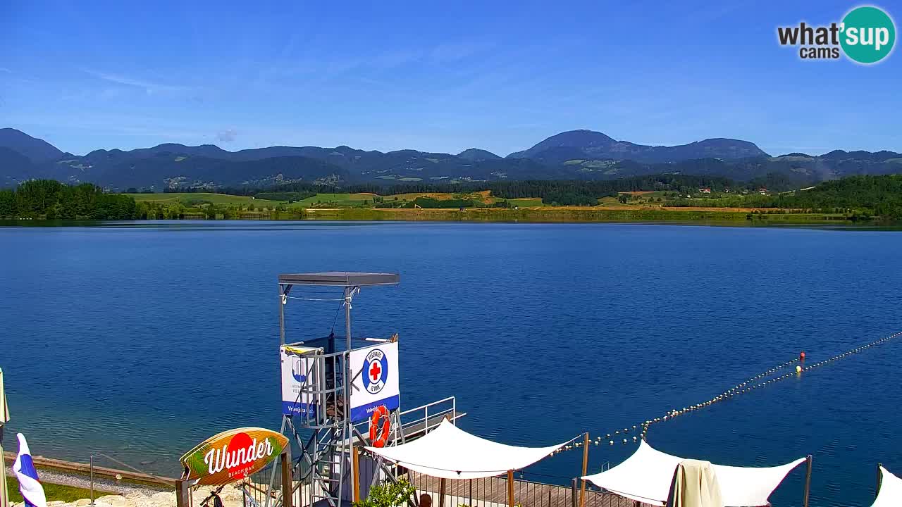 Spletna kamera Velenjsko jezero – Pogled v živo z Velenjske plaže