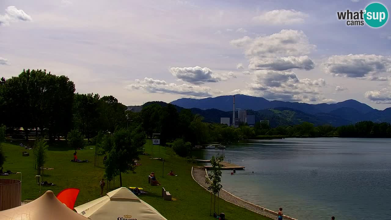 Spletna kamera Velenjsko jezero – Pogled v živo z Velenjske plaže
