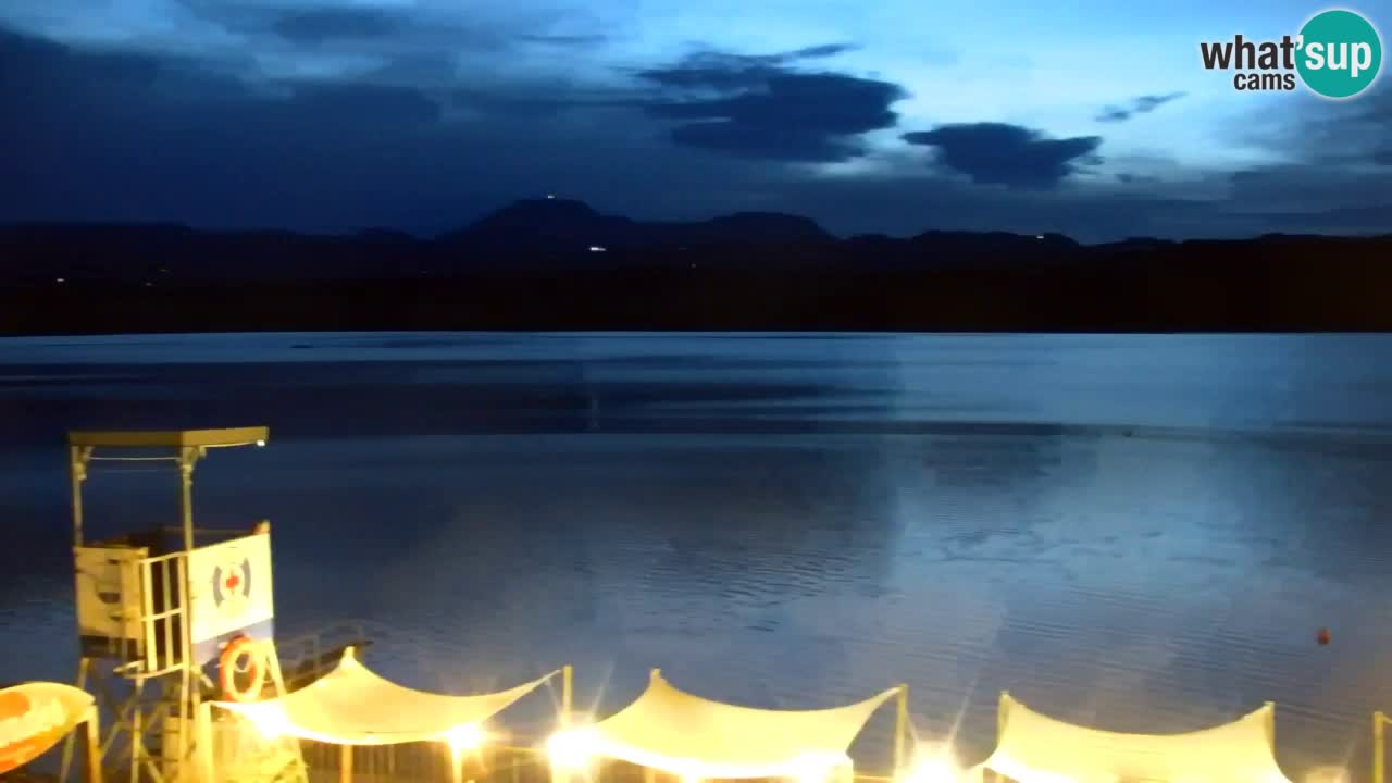 Spletna kamera Velenjsko jezero – Pogled v živo z Velenjske plaže
